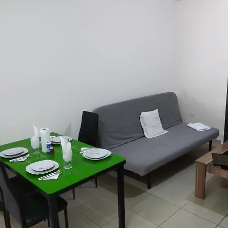 Appartement 2br-7 Guests-free Parking-pool-aircon *