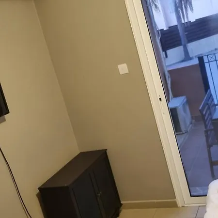 2br-7 Guests-free Parking-pool-aircon