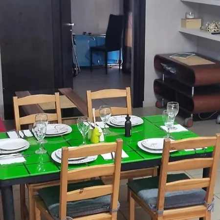 2br-7 Guests-free Parking-pool-aircon