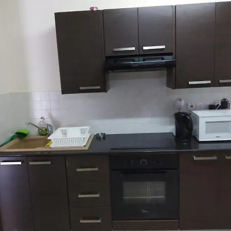 2br-7 Guests-free Parking-pool-aircon * Paralimni