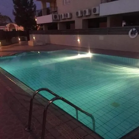 2br-7 Guests-free Parking-pool-aircon Apartman