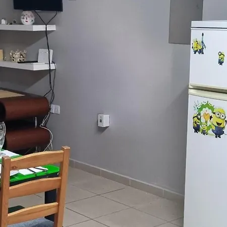 Apartman 2br-7 Guests-free Parking-pool-aircon Paralímni