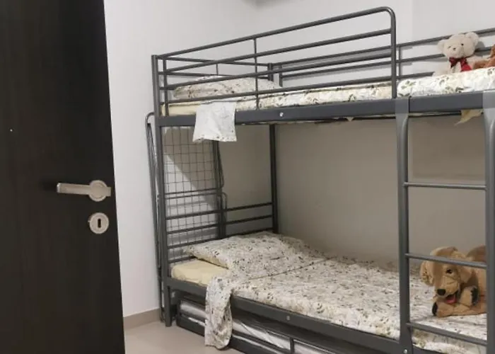 2br-7 Guests-free Parking-pool-aircon Paralimni