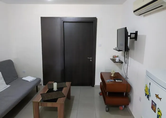 Apartament 2br-7 Guests-free Parking-pool-aircon *