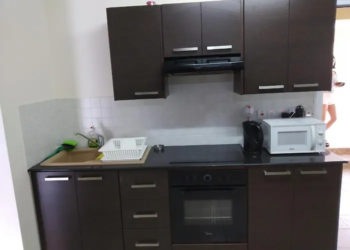 2br-7 Guests-free Parking-pool-aircon * Paralimni